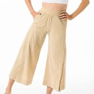 ZYIA Workflow Athletic Lightweight Travel Wide Leg Cropped Pants Tan Size Large